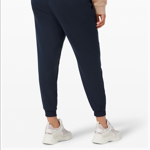 Lululemon on the fly navy woven joggers - Picture 2 of 7